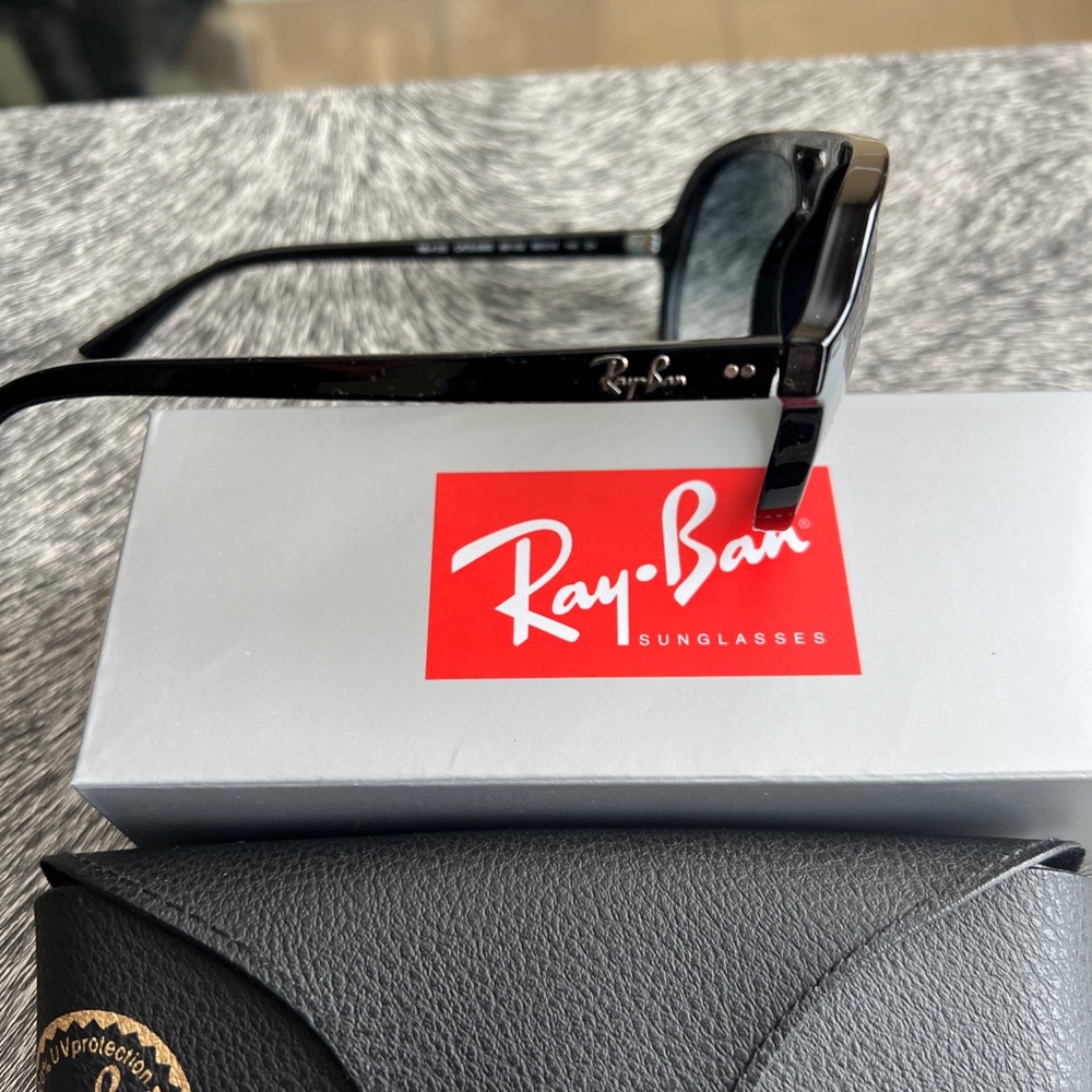 Black Ray Ban